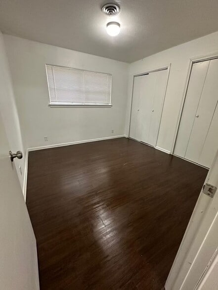 Building Photo - 2101 Bradford Dr