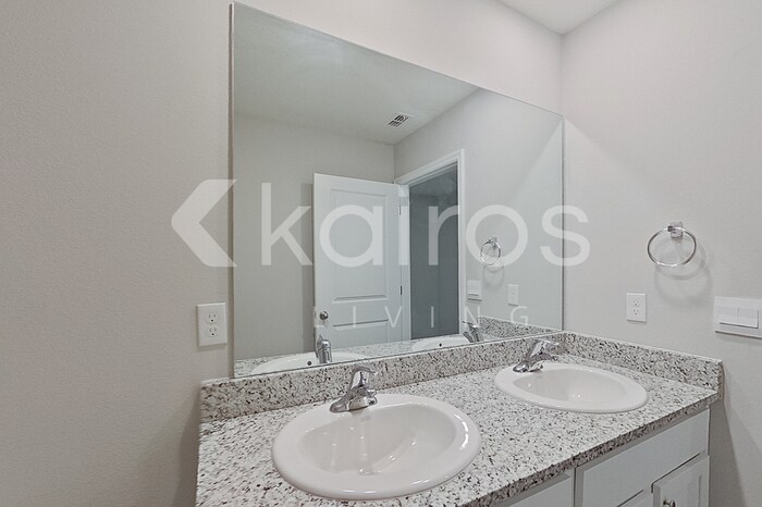 Building Photo - 8740 SW 43rd Ter