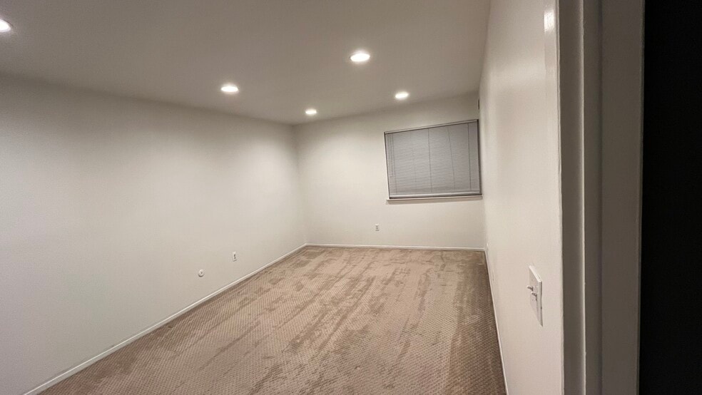 Building Photo - 38261 Fairway Ct
