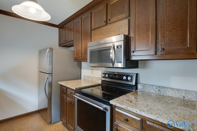 Building Photo - 1008 Heatherwood Dr SE