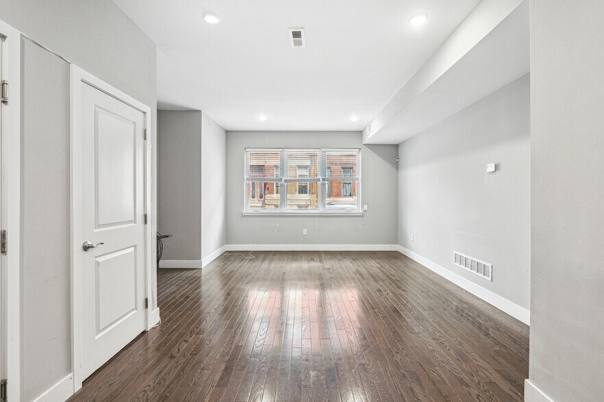 Building Photo - 912 N 16th St
