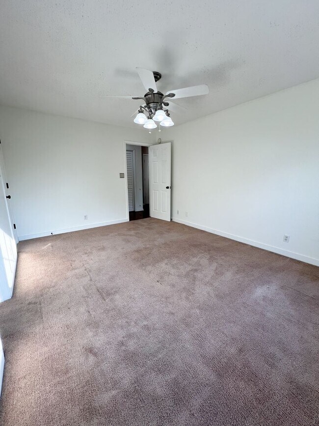 Building Photo - Beautiful Single-Family Home! Bonus Room, ...