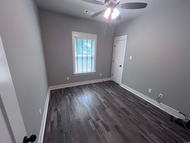 Building Photo - 206 Bridgewood Dr