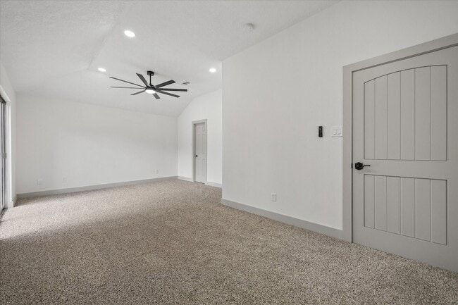 Building Photo - 9214 Grandview Park Dr