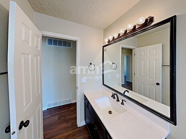 Building Photo - 1302 E 3125 N