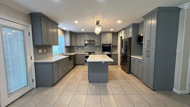 Building Photo - Beautiful West Lancaster Home
