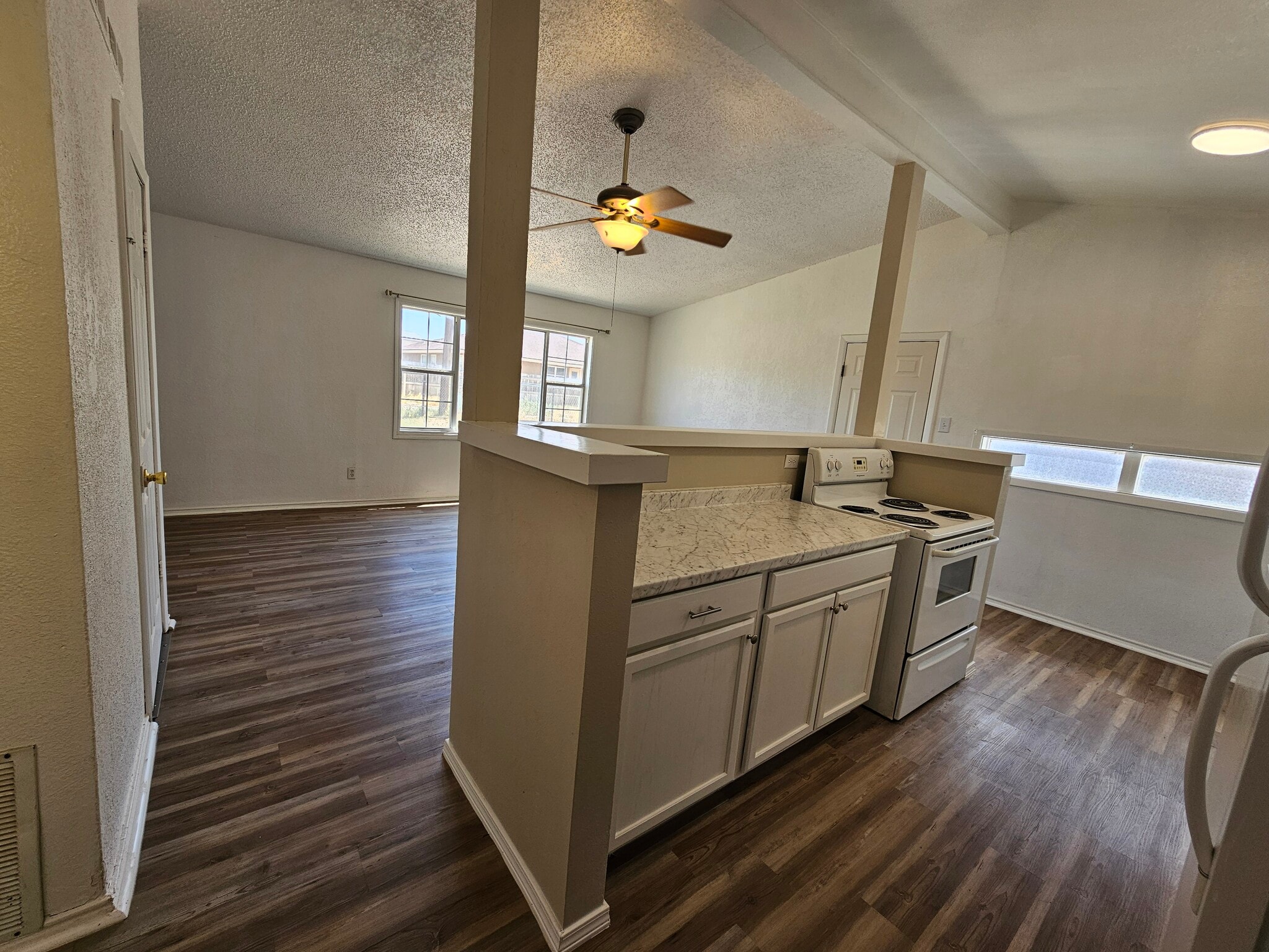 Building Photo - 1006 S Plains Park Dr