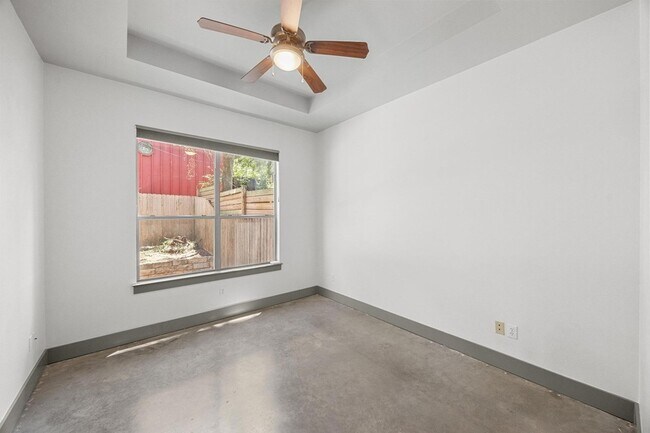 Building Photo - 3013 S 5th St