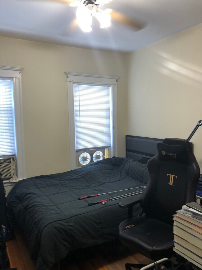 Building Photo - 204 Fellsway W