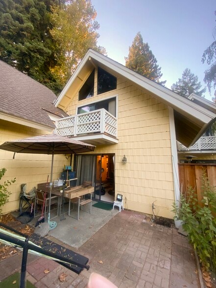 Backyard - 2516 W Middlefield Rd