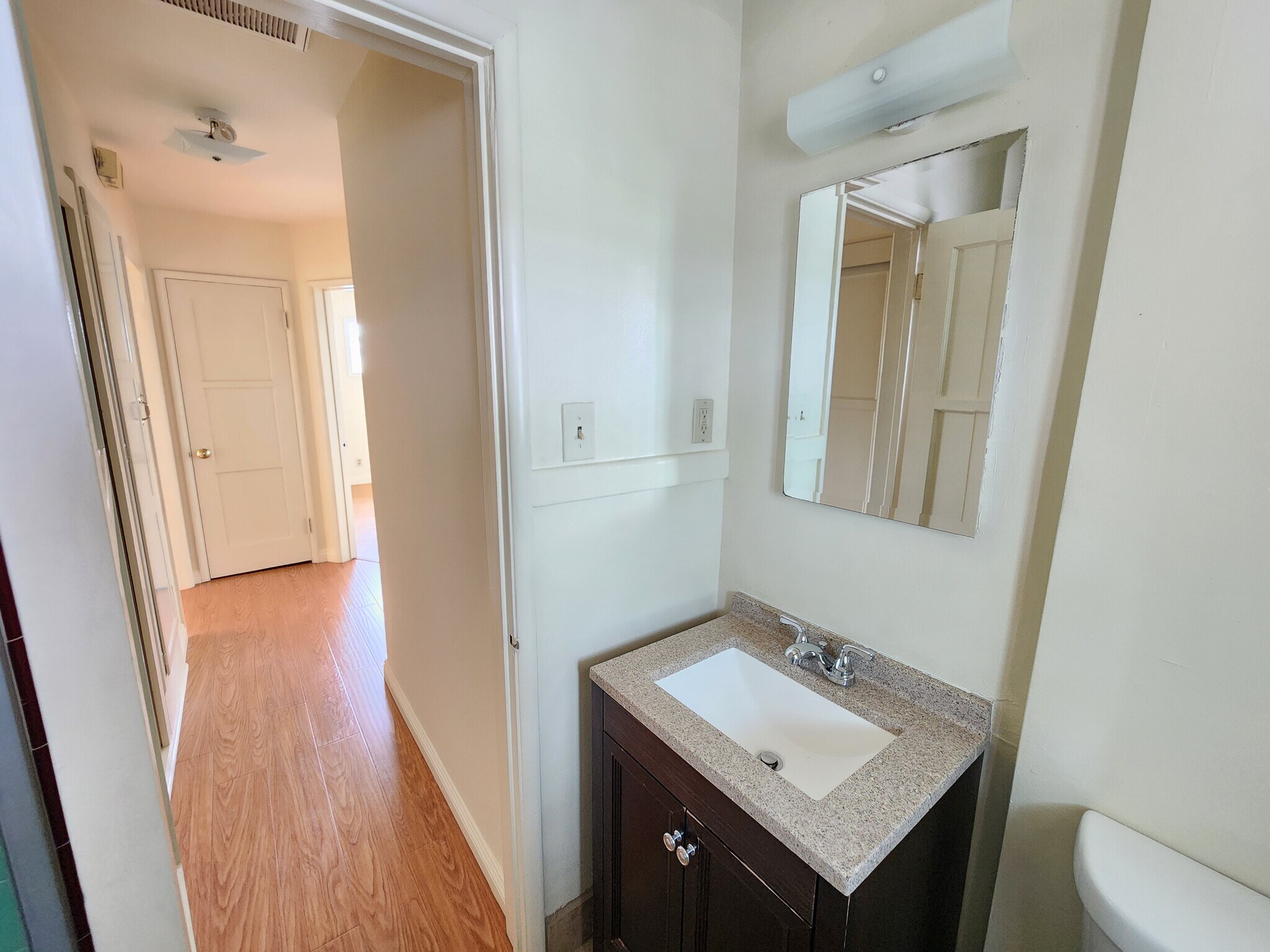 Building Photo - 5264 Cahuenga Blvd