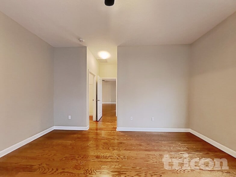 Building Photo - 13811 Newport Shores Dr