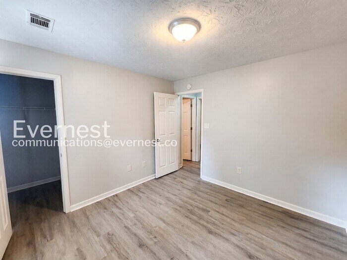 Building Photo - 319 Bridgeport Ln