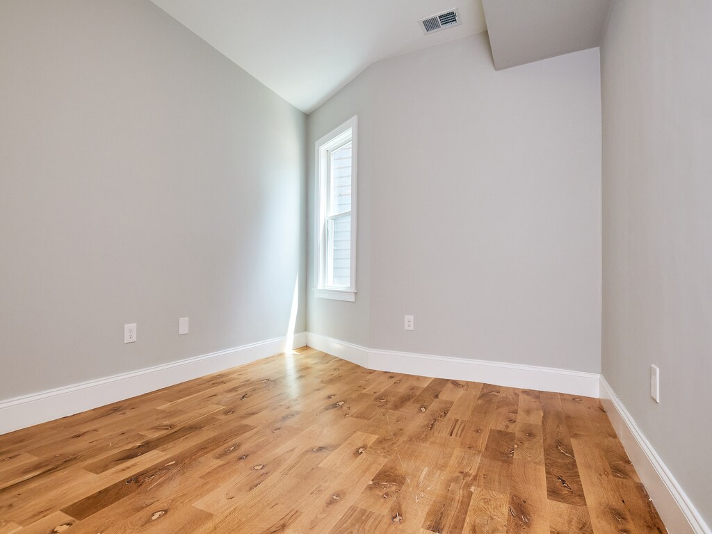 Building Photo - 1114 Saratoga St
