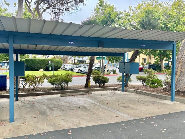 Building Photo - Bright 2 Bed 2 Bath | Surfside Community |...