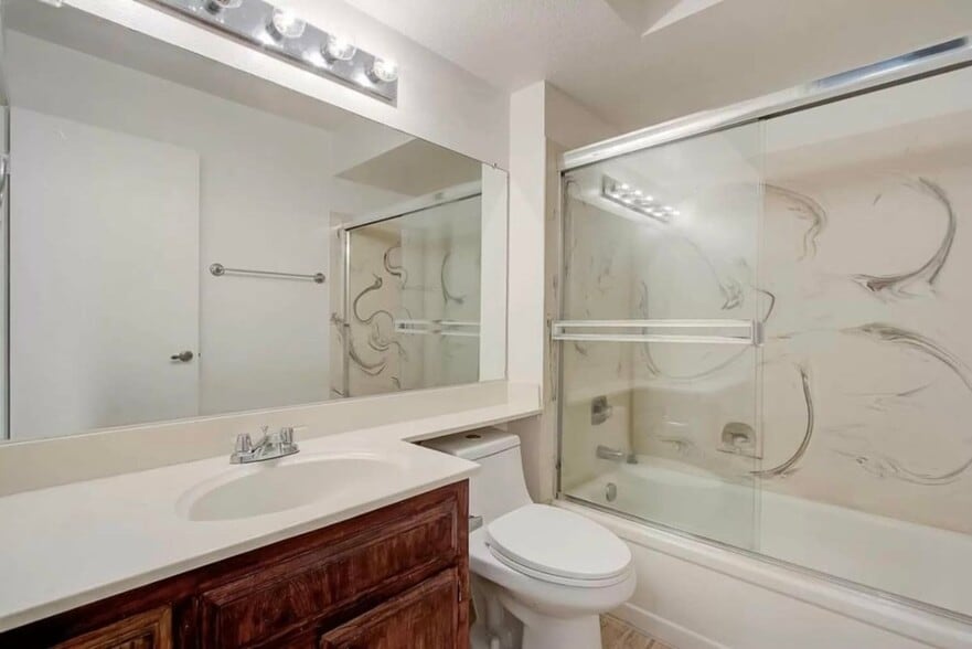 Building Photo - 7959 La Riviera Dr
