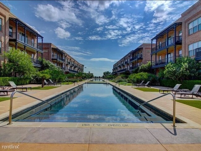 Building Photo - 3 br, 2.5 bath Condo - 6740 Davidson Stree...