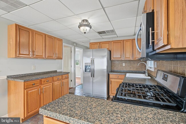 Building Photo - 137 E Susquehanna Dr