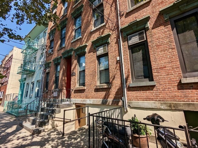Building Photo - 374 2nd St