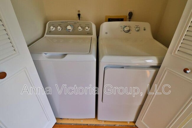 Building Photo - 229 Red Jade Dr