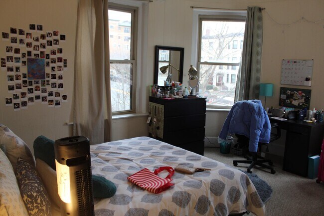 Building Photo - 879 Beacon St