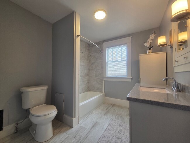 Building Photo - Updated 4-Bedroom, 2-Bath Home in Benton Harbor