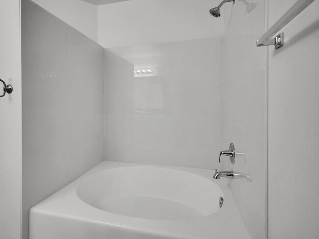 Building Photo - $2,395.00 2 bed, 2.5 bath townhome located...