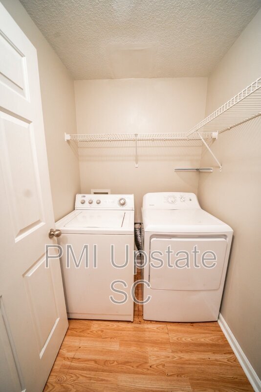 Building Photo - 335 Monti Dr