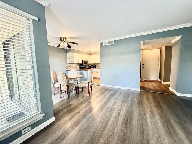 Building Photo - 10075 Westpark Dr