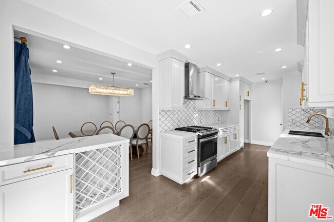 Building Photo - 2036 Hillsboro Ave