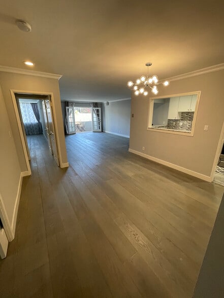 Large open Living space - 901 10th St
