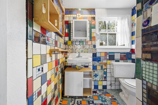 Building Photo - 1706 E 38th 1/2 St