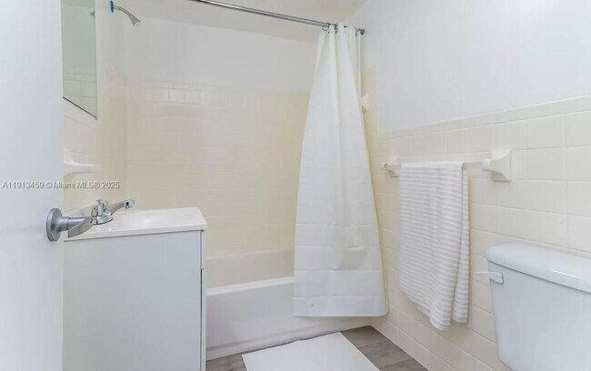 Building Photo - 143 SW 9th St