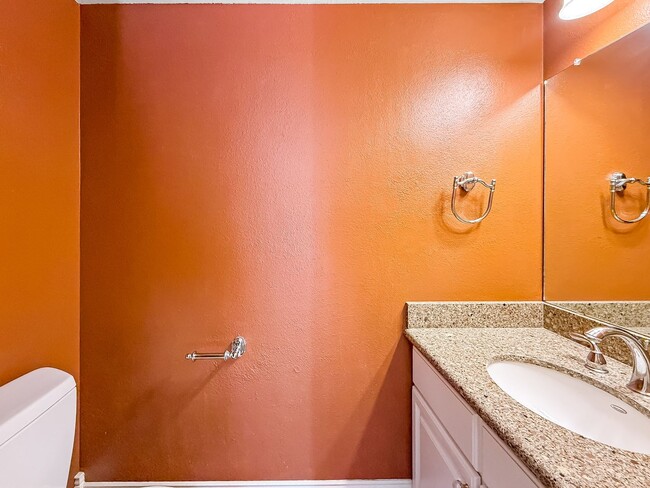 Building Photo - $0 DEPOSIT OPTION. CHARMING TWO-STORY TOWN...