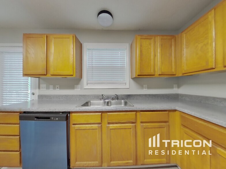 Building Photo - 271 Bainbridge Cir