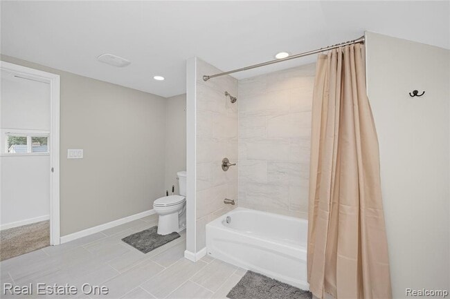 Building Photo - 3420 Fairmont Rd