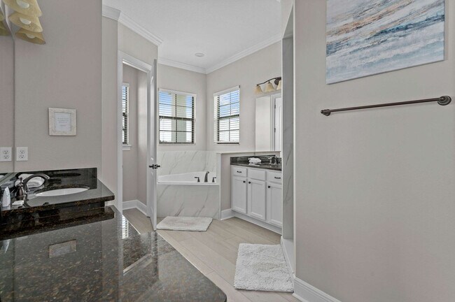 Building Photo - 834 Golden Bear Dr