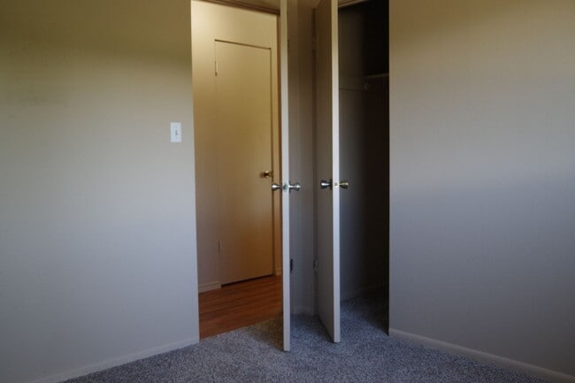 Building Photo - NOW AVAILABLE! MUST SEE - BEAUTIFUL 4BR/3B...