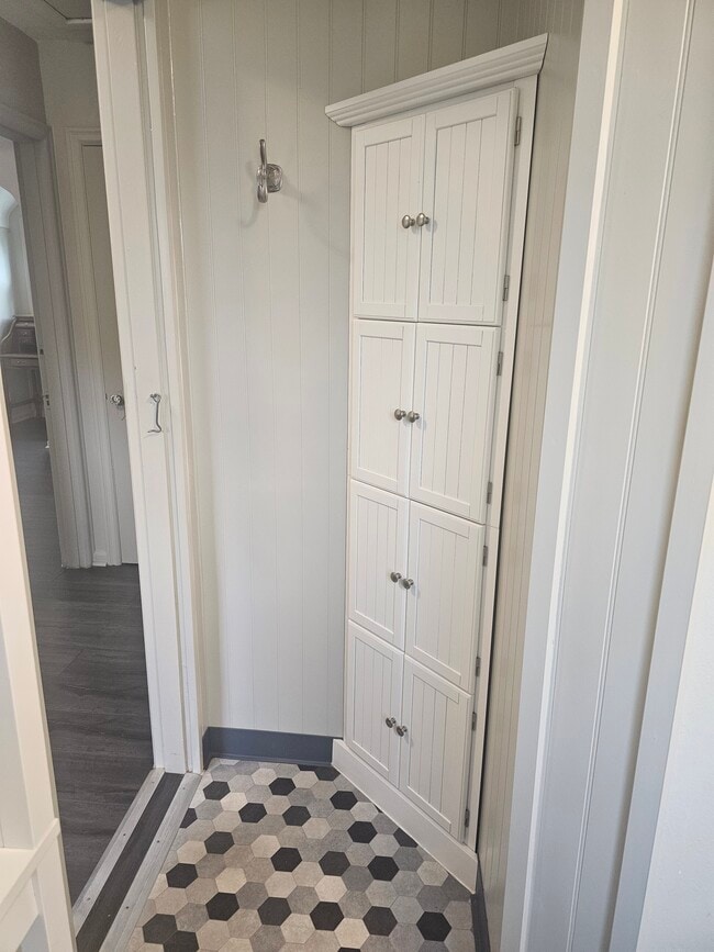 Building Photo - 6613 N Amherst St