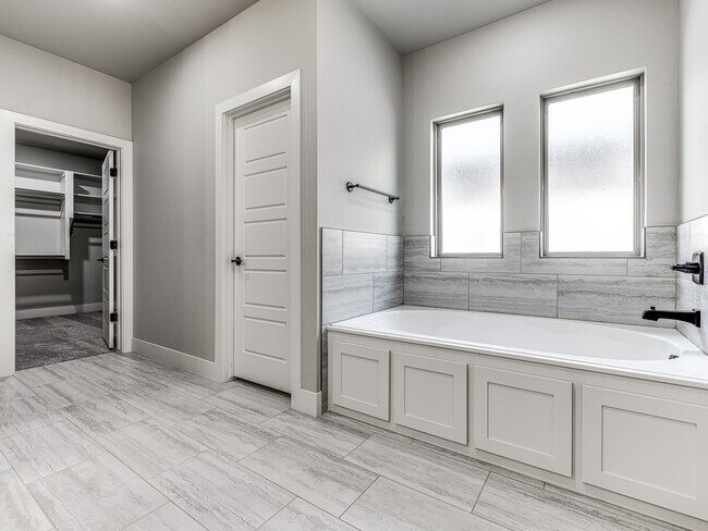 Building Photo - 14517 Chambord Dr