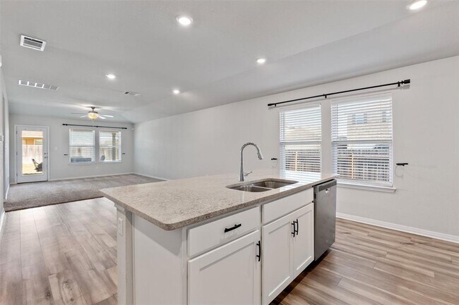 Building Photo - 504 Longmount Cv