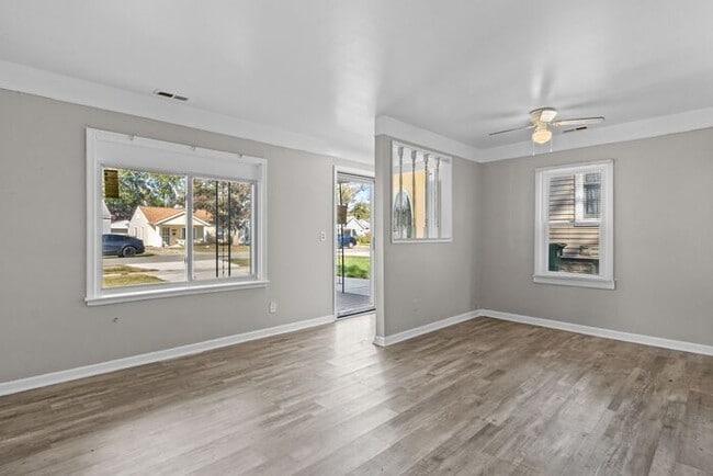 Building Photo - Beautifully Updated Ranch with large back ...