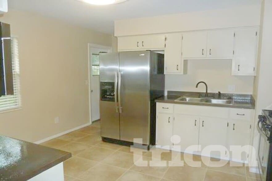 Building Photo - 7649 Stratford Blvd