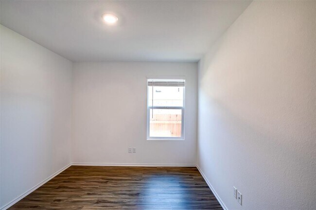 Building Photo - 614 Milliner Lp