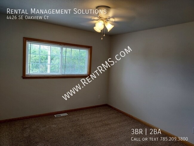 Building Photo - 4426 SE Oakview Ct