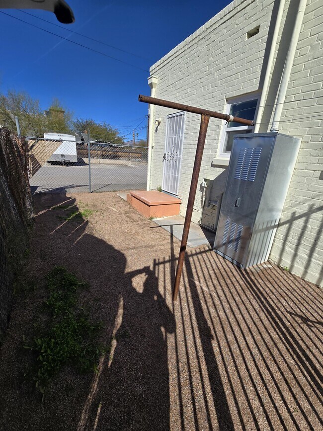 Building Photo - 818 S Arizona Ave