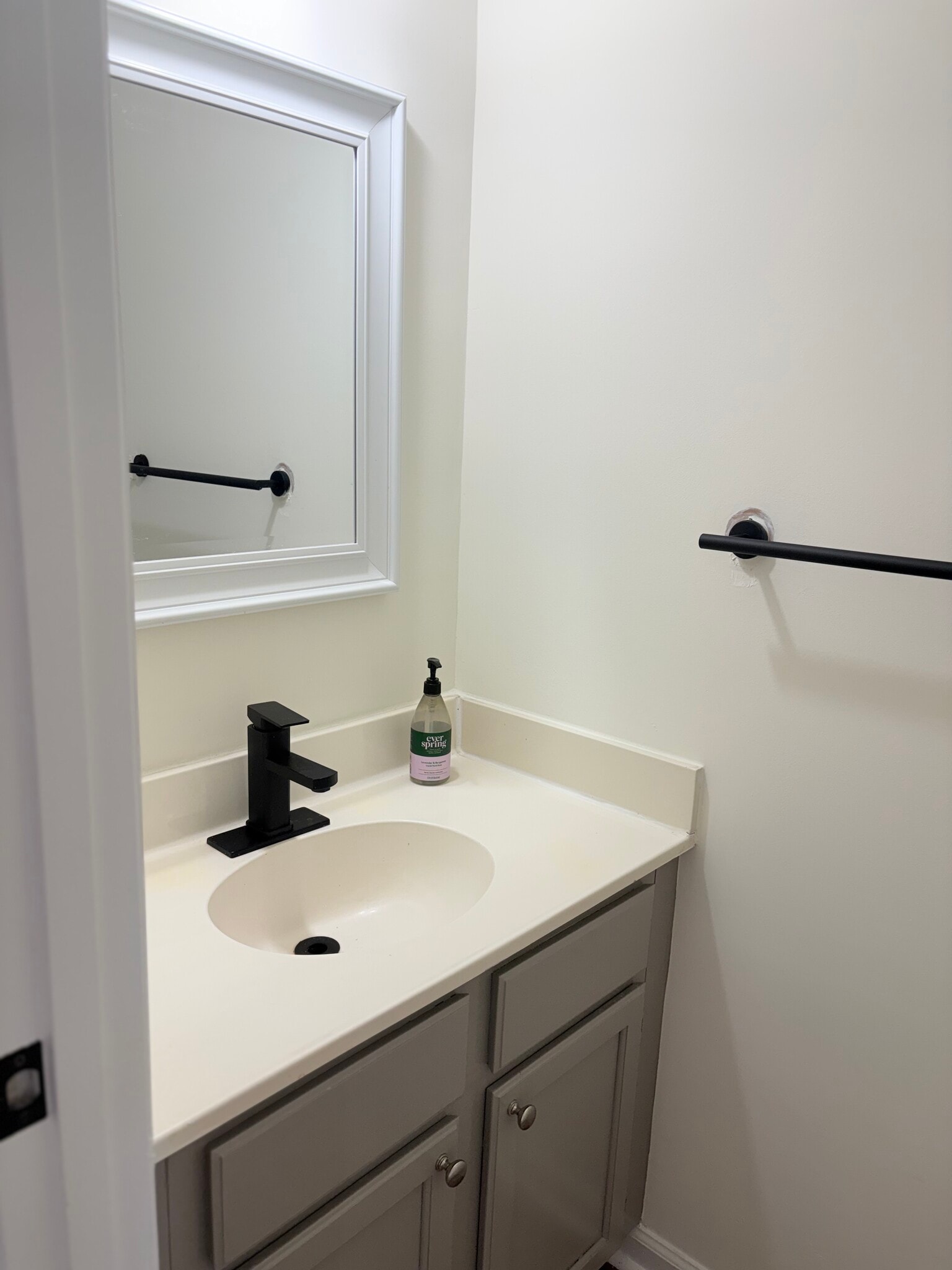 Downstairs Sink - 109 Chaucer Ct