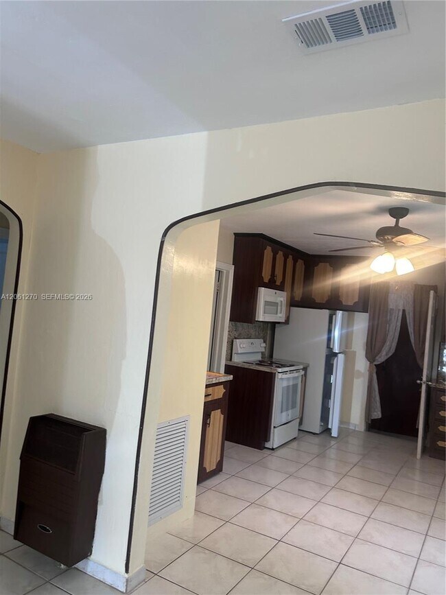 Building Photo - 11108 Peachtree Dr
