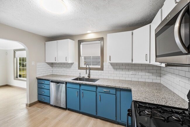 Building Photo - 5737 SE Harold St