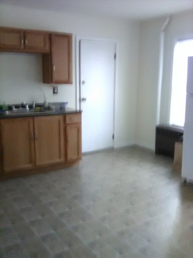 Building Photo - 101 Crapo St
